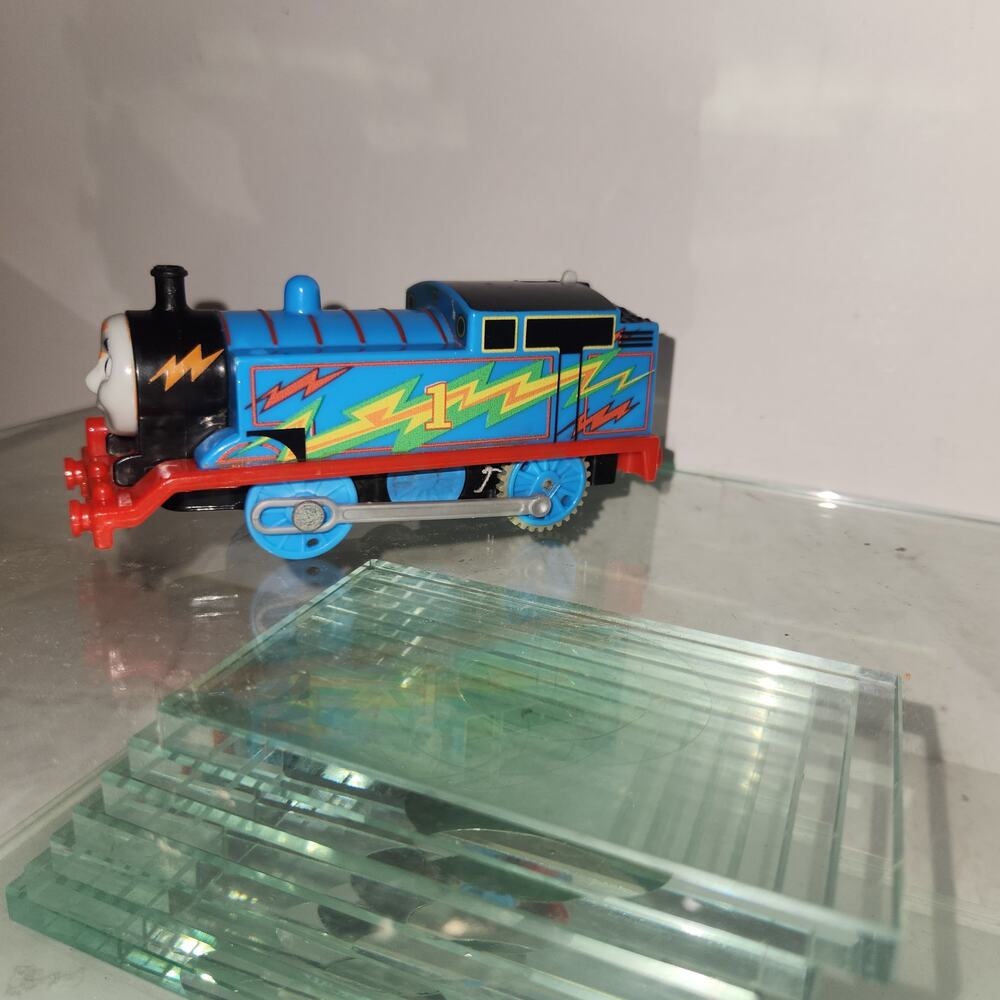 Thomas & Friends Motorized Train Engine Trackmaster Lightning Thomas 2013 Mattel